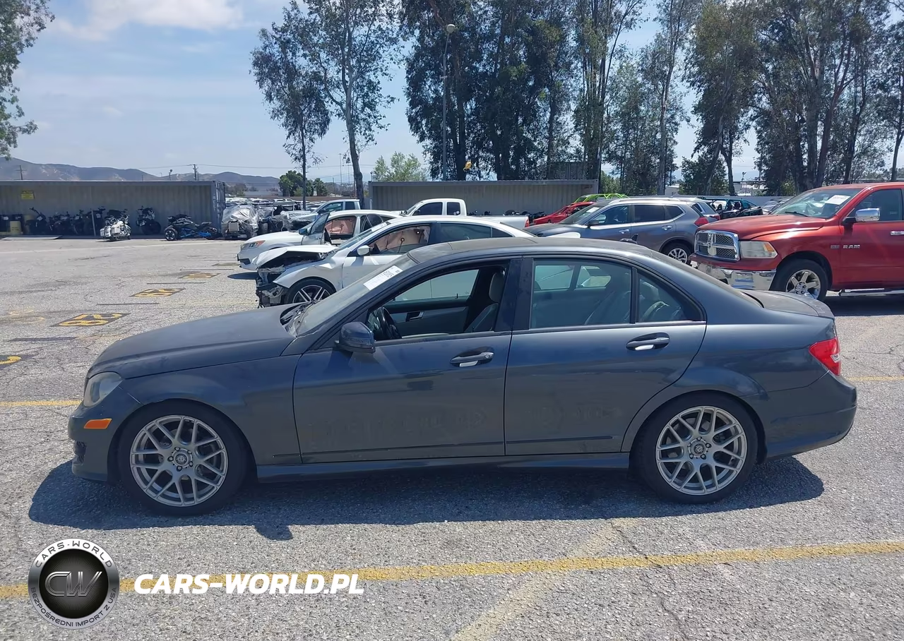 2013 Mercedes-Benz C 250 Sport VIN:WDDGF4HB0DA789895 - 14