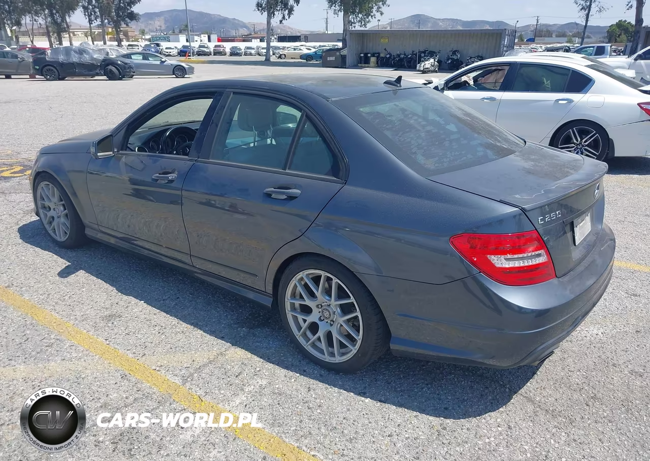 2013 Mercedes-Benz C 250 Sport VIN:WDDGF4HB0DA789895 - 3