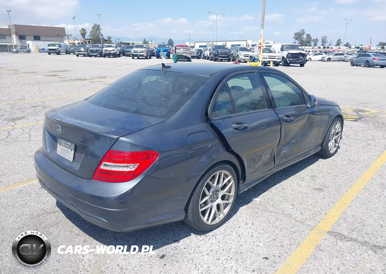 2013 Mercedes-Benz C 250 Sport VIN:WDDGF4HB0DA789895 - 4