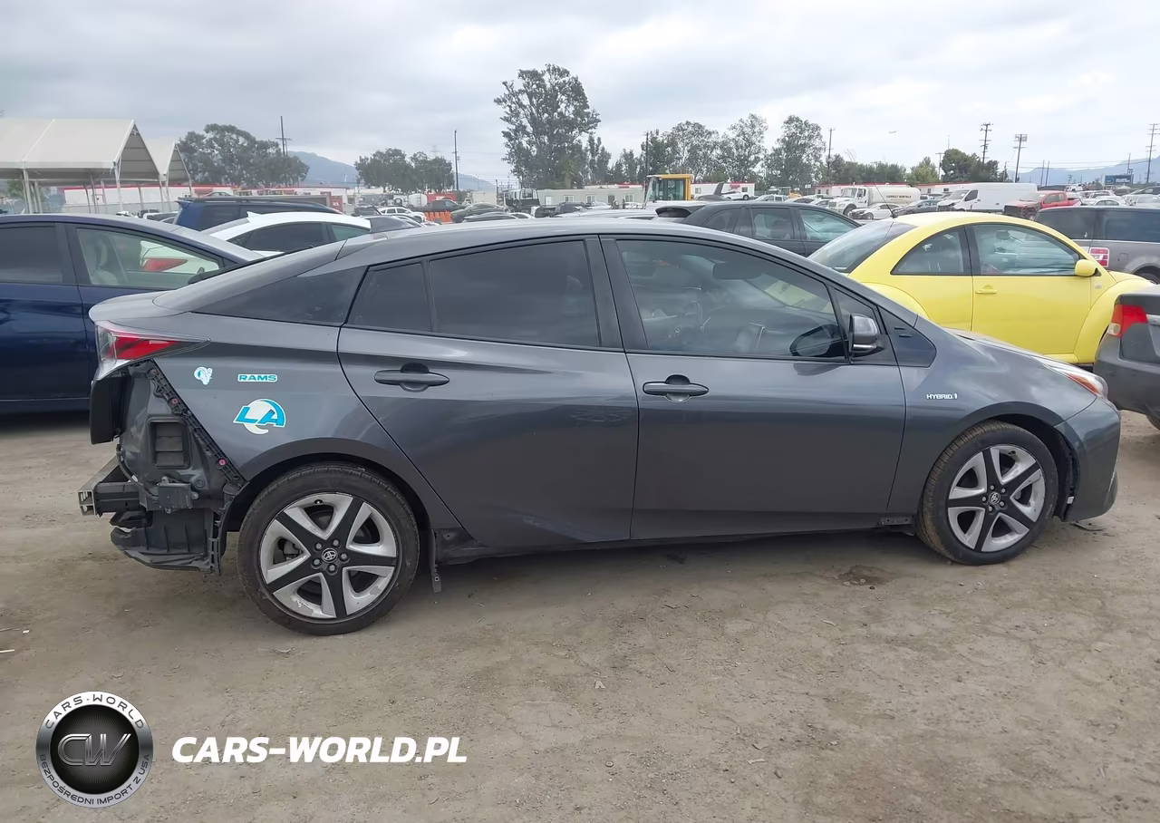 2018 Toyota Prius Four Touring VIN:JTDKARFUXJ3065507 - 14
