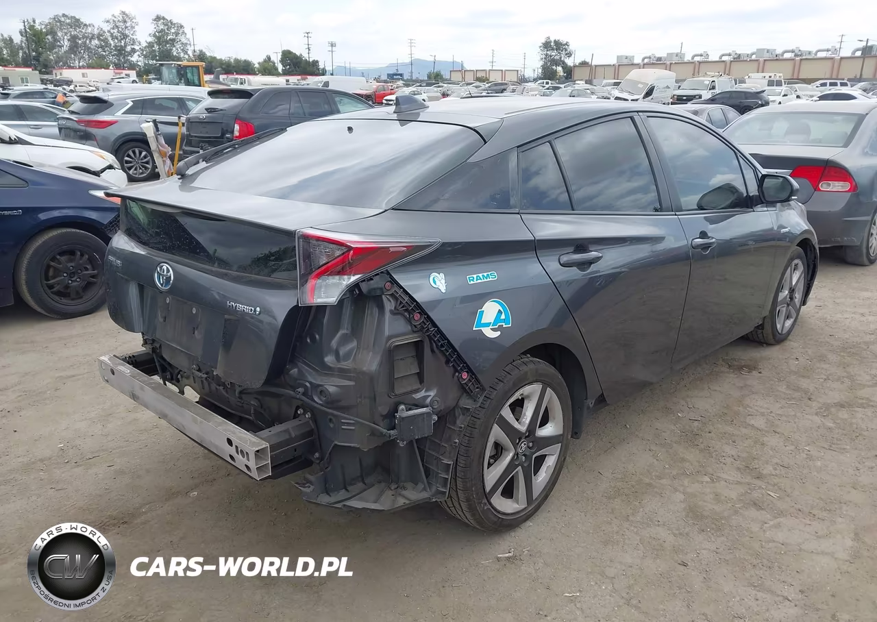 2018 Toyota Prius Four Touring VIN:JTDKARFUXJ3065507 - 4