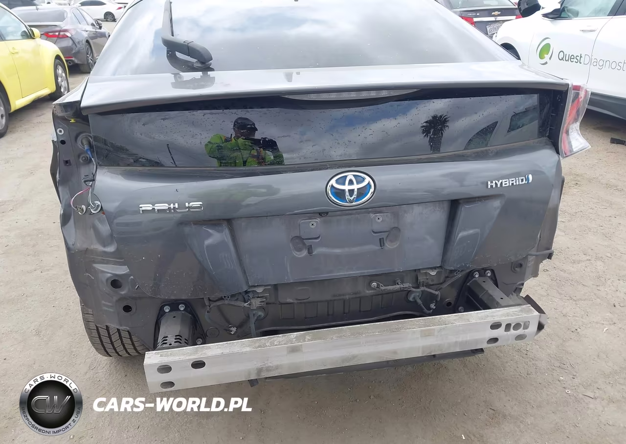 2018 Toyota Prius Four Touring VIN:JTDKARFUXJ3065507 - 6