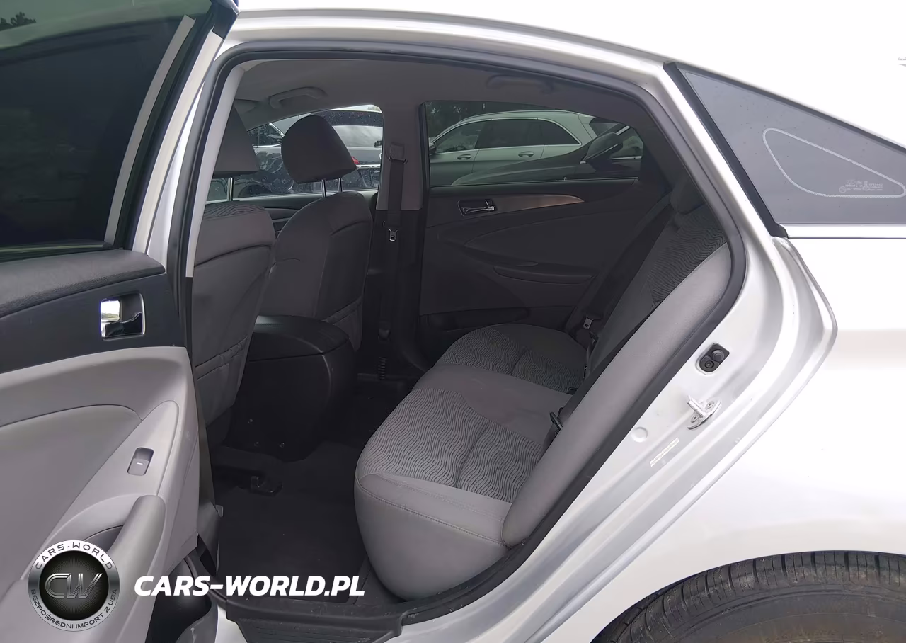 2015 Hyundai Sonata Hybrid VIN:KMHEC4A40FA135337 - 8