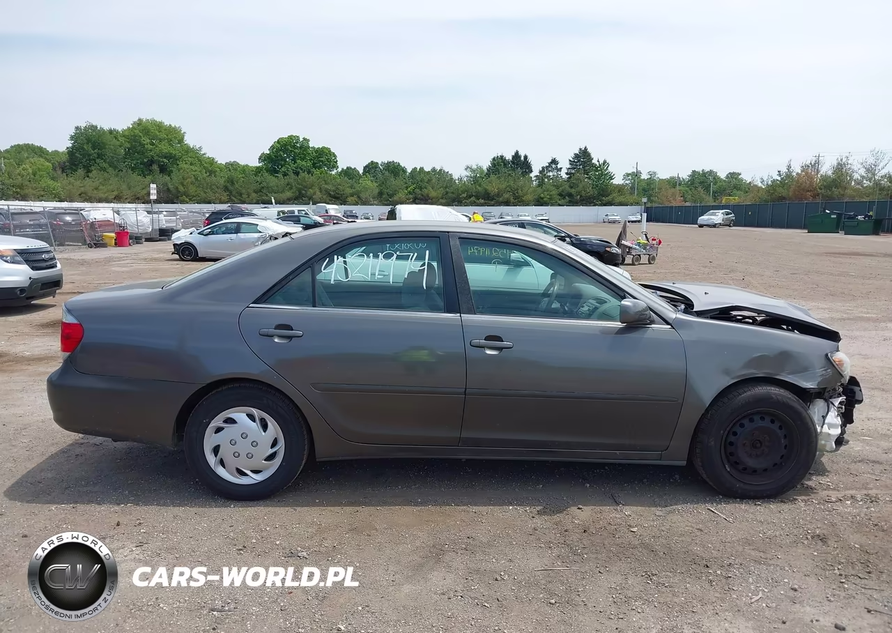 2005 Toyota Camry Le VIN:4T1BE32K75U521013 - 14