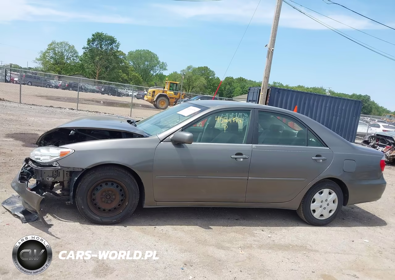 2005 Toyota Camry Le VIN:4T1BE32K75U521013 - 15