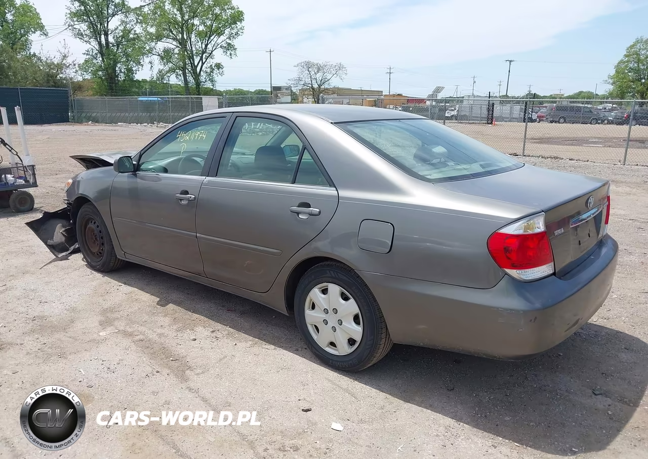 2005 Toyota Camry Le VIN:4T1BE32K75U521013 - 3