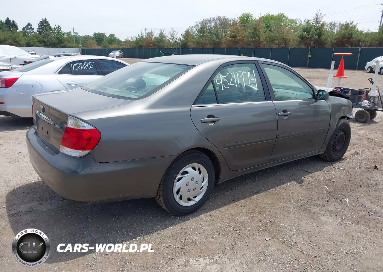 2005 Toyota Camry Le VIN:4T1BE32K75U521013 - 4