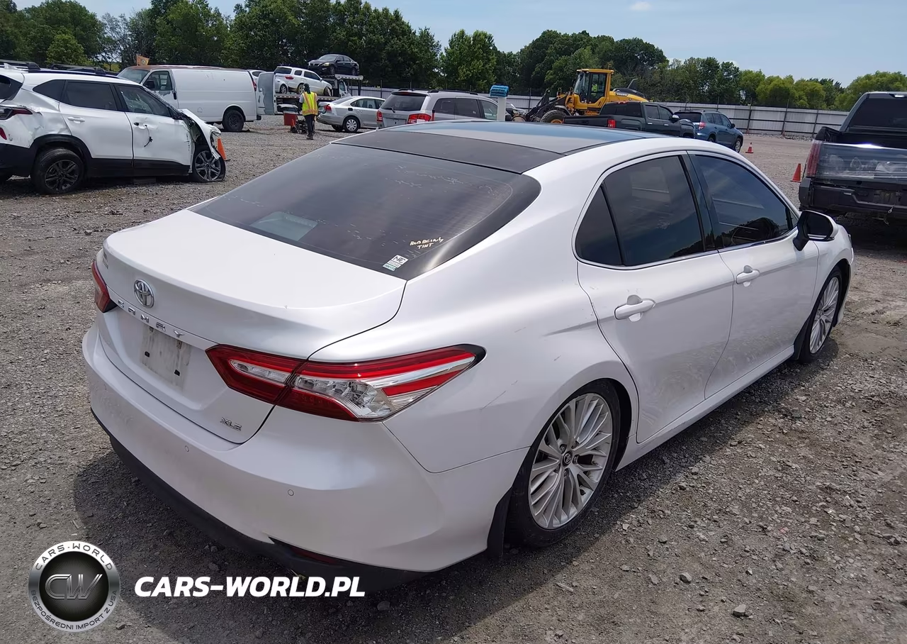 2018 Toyota Camry Xle VIN:4T1B11HK7JU130218 - 4