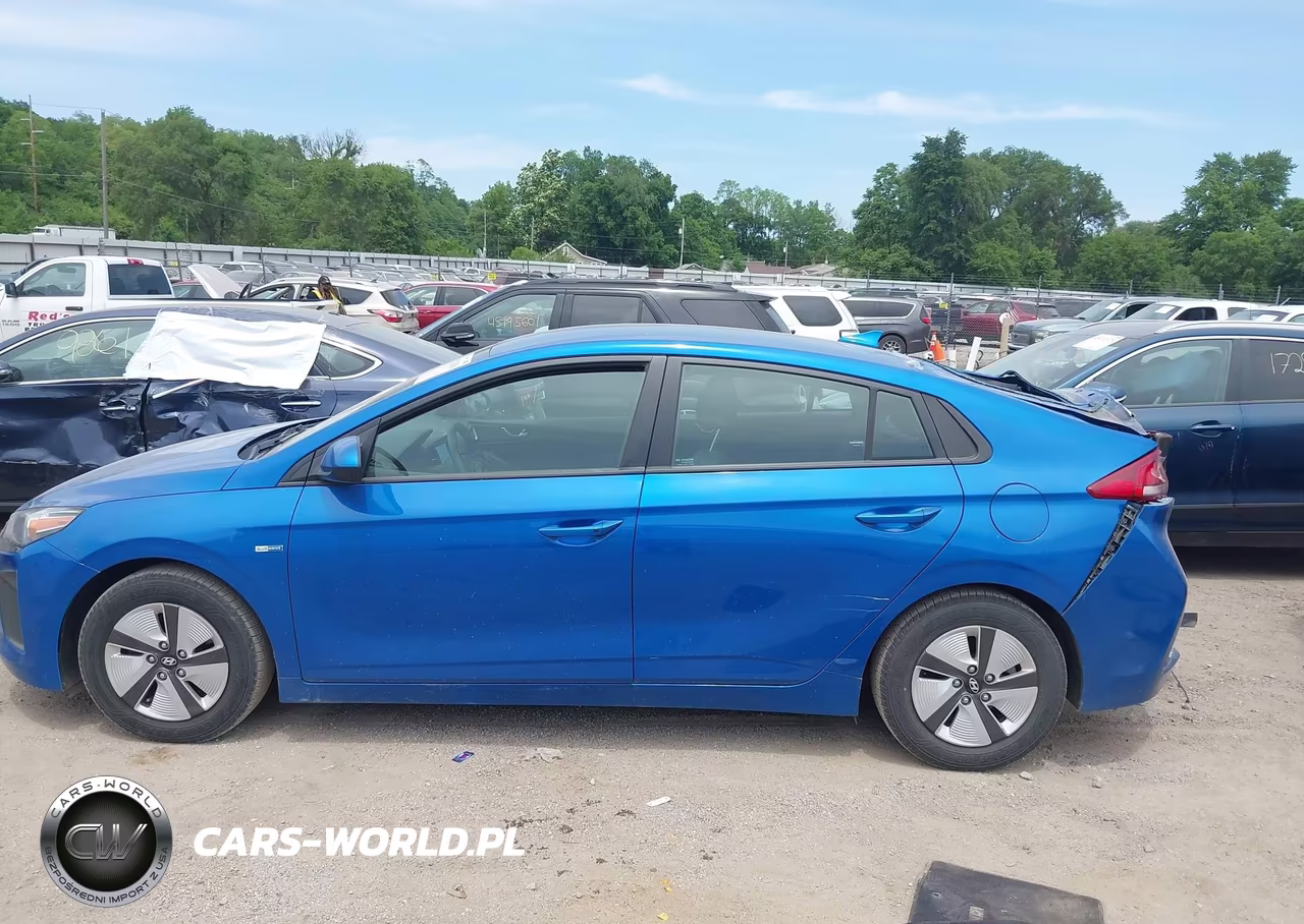 2018 Hyundai Ioniq Hybrid Blue VIN:KMHC65LC3JU072833 - 15