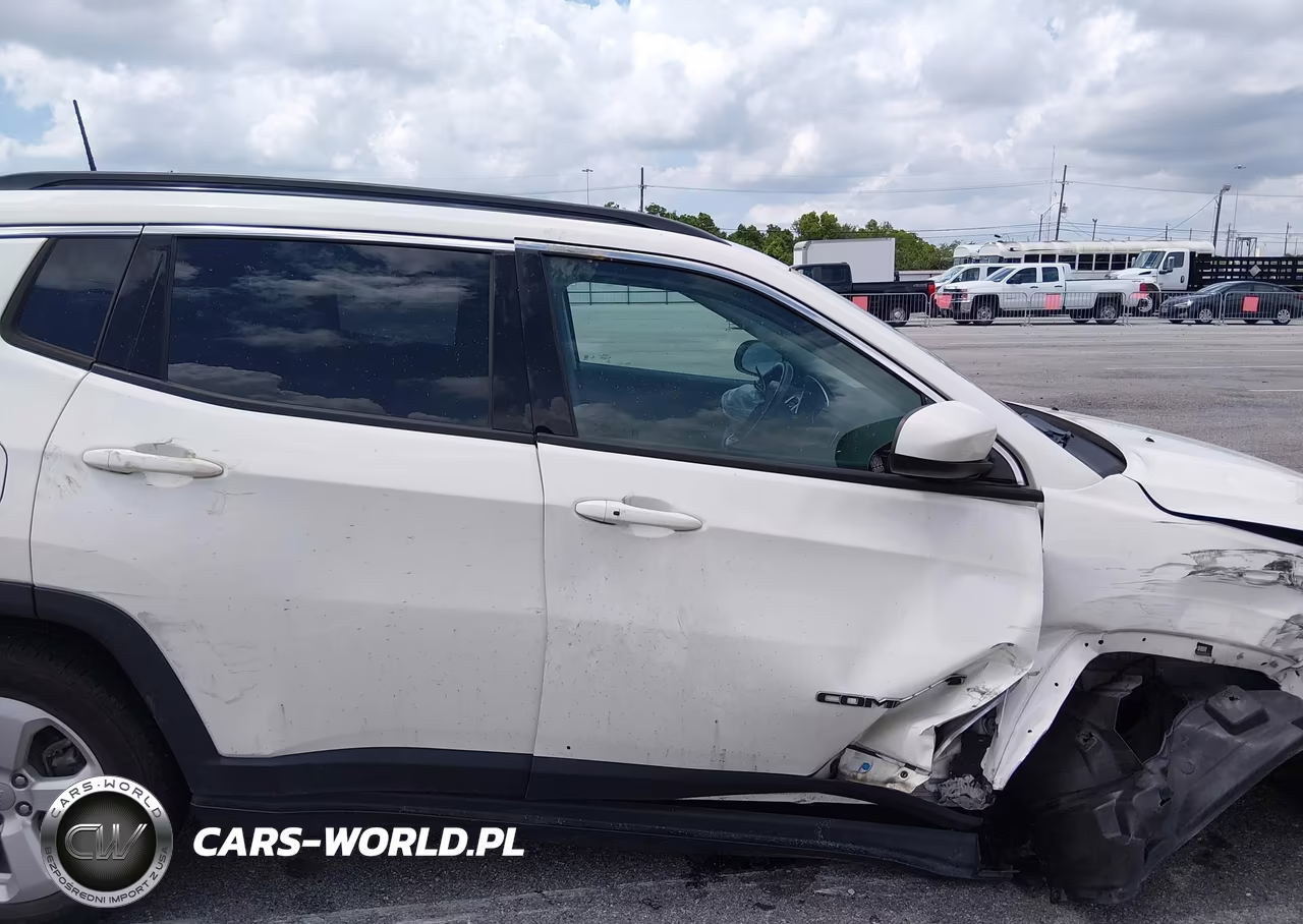 2019 Jeep Compass Latitude 4X4 VIN:3C4NJDBB9KT629884 - 14