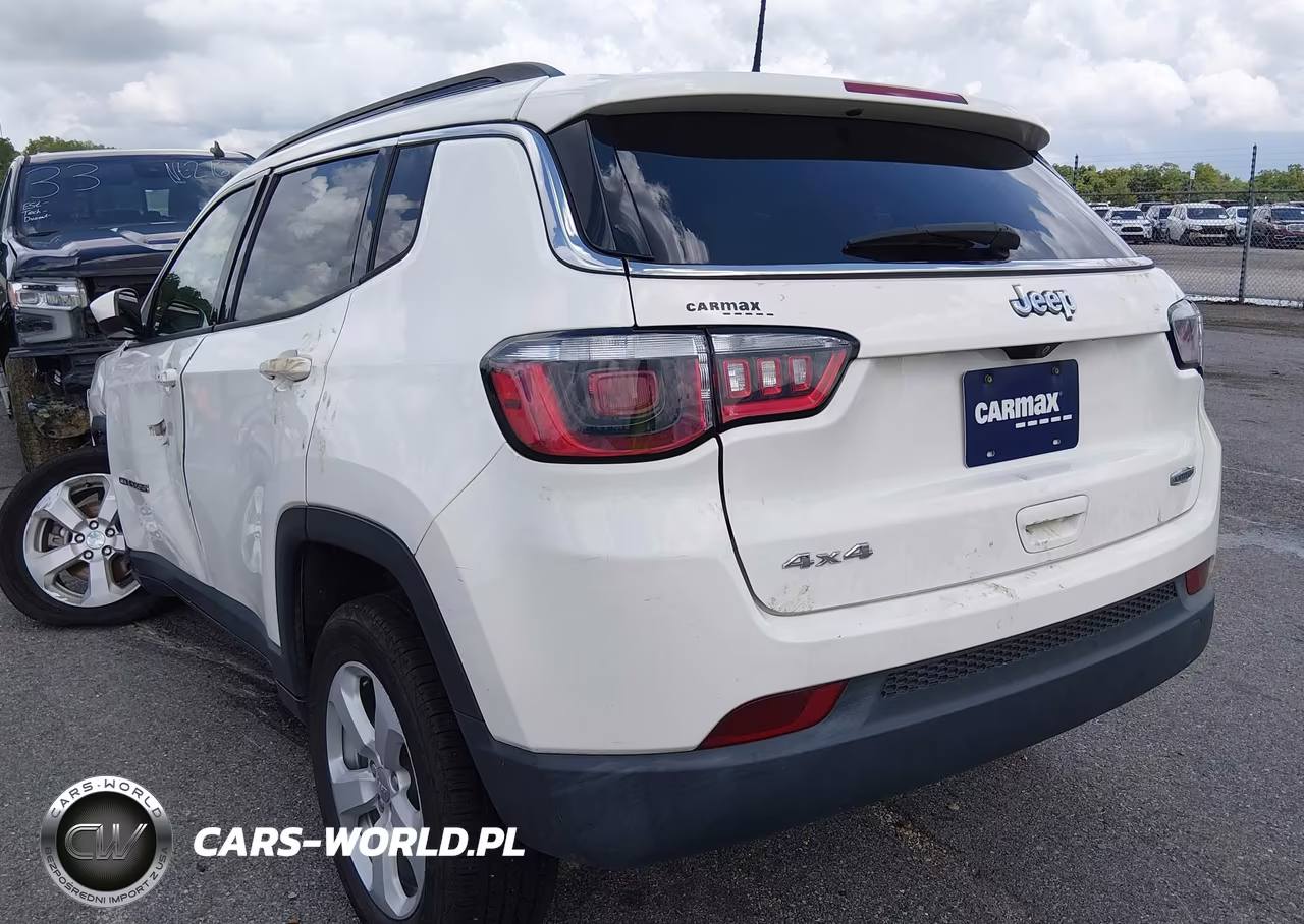2019 Jeep Compass Latitude 4X4 VIN:3C4NJDBB9KT629884 - 3