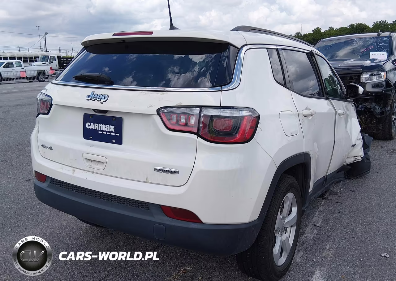 2019 Jeep Compass Latitude 4X4 VIN:3C4NJDBB9KT629884 - 4