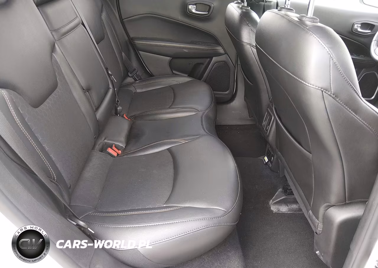 2019 Jeep Compass Latitude 4X4 VIN:3C4NJDBB9KT629884 - 8