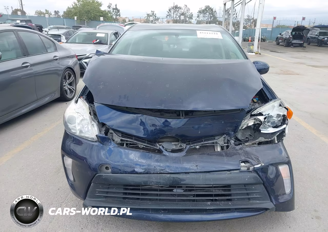 2015 Toyota Prius Two VIN:JTDKN3DU3F2003111 - 12