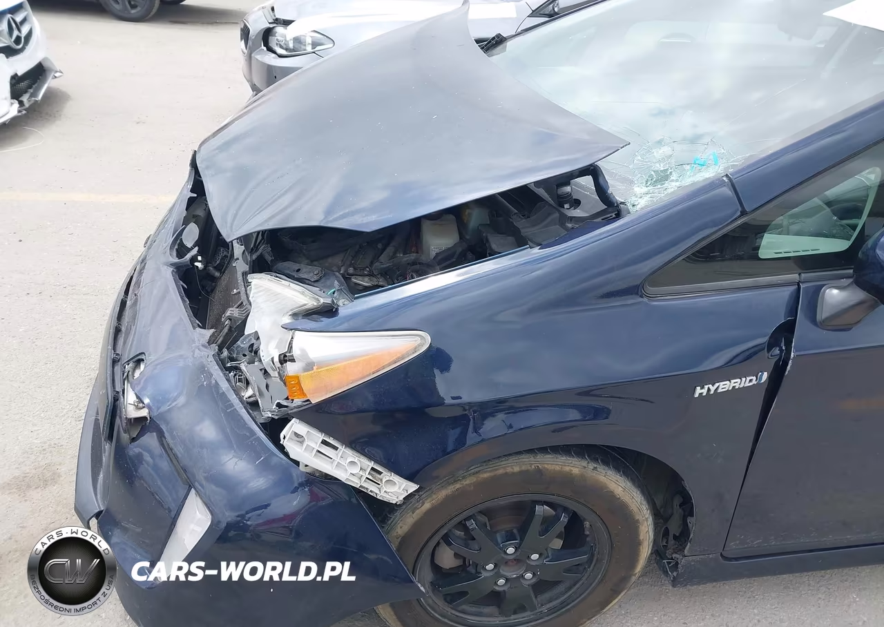 2015 Toyota Prius Two VIN:JTDKN3DU3F2003111 - 18