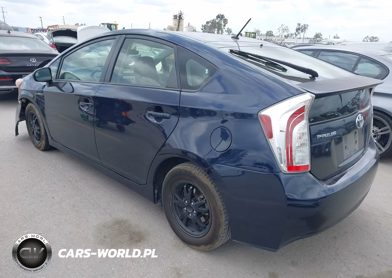 2015 Toyota Prius Two VIN:JTDKN3DU3F2003111 - 3