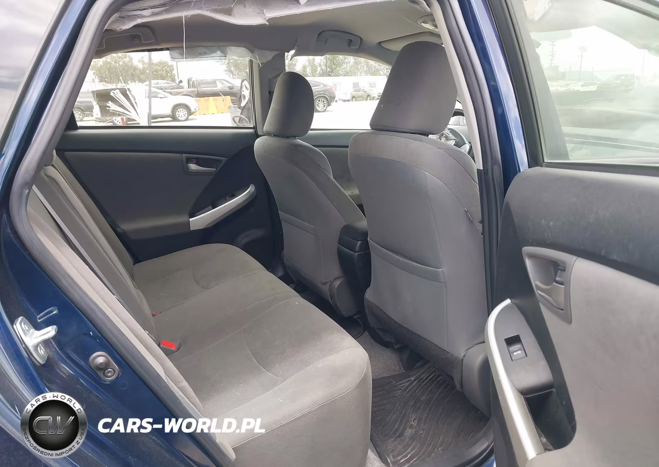 2015 Toyota Prius Two VIN:JTDKN3DU3F2003111 - 8