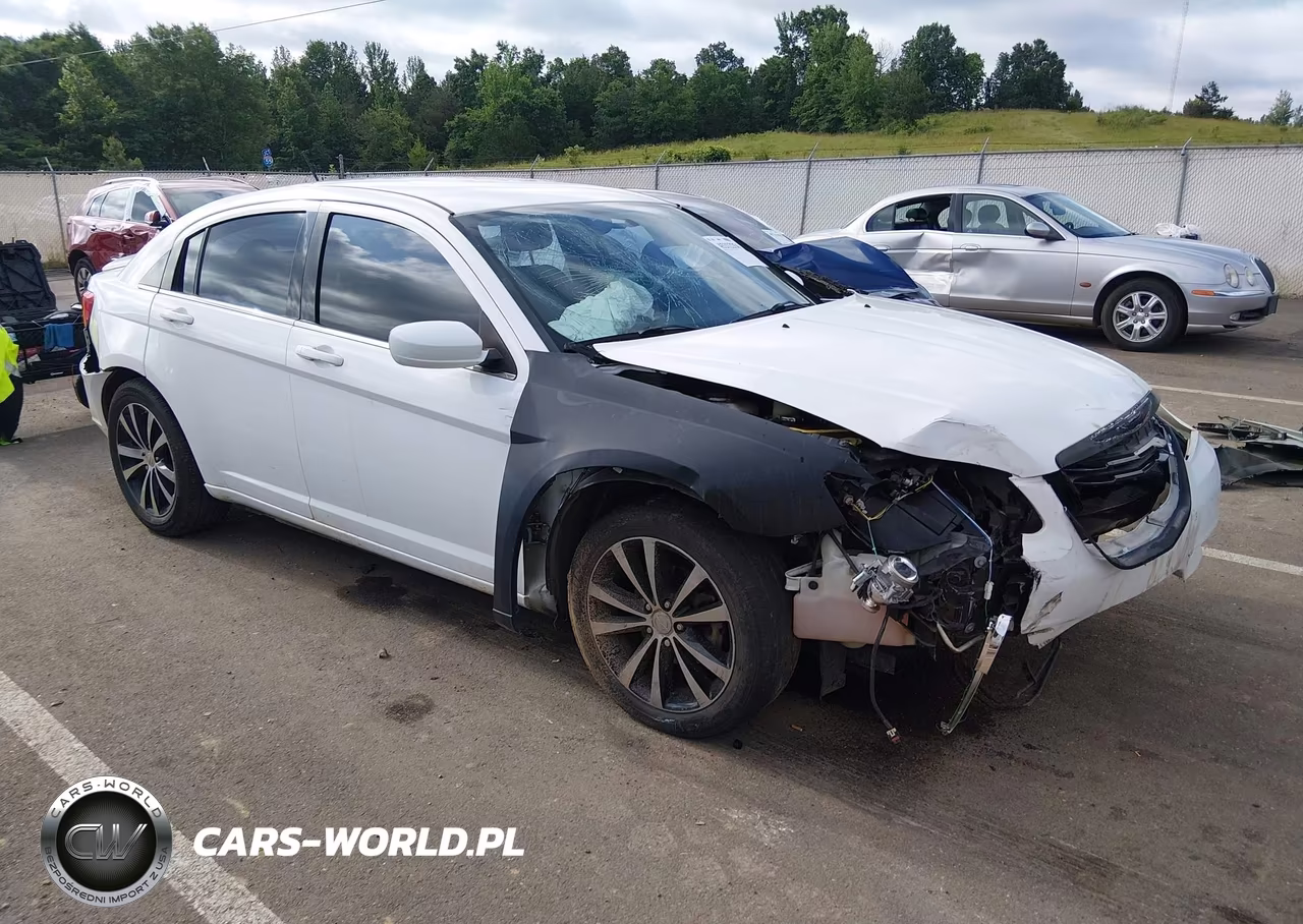 2014 Chrysler 200 Touring VIN:1C3CCBBG6EN192257 - 1