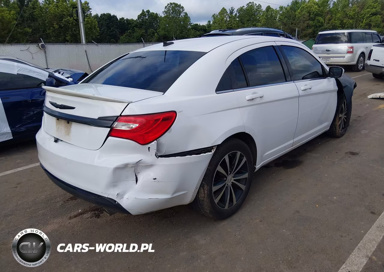 2014 Chrysler 200 Touring VIN:1C3CCBBG6EN192257 - 4