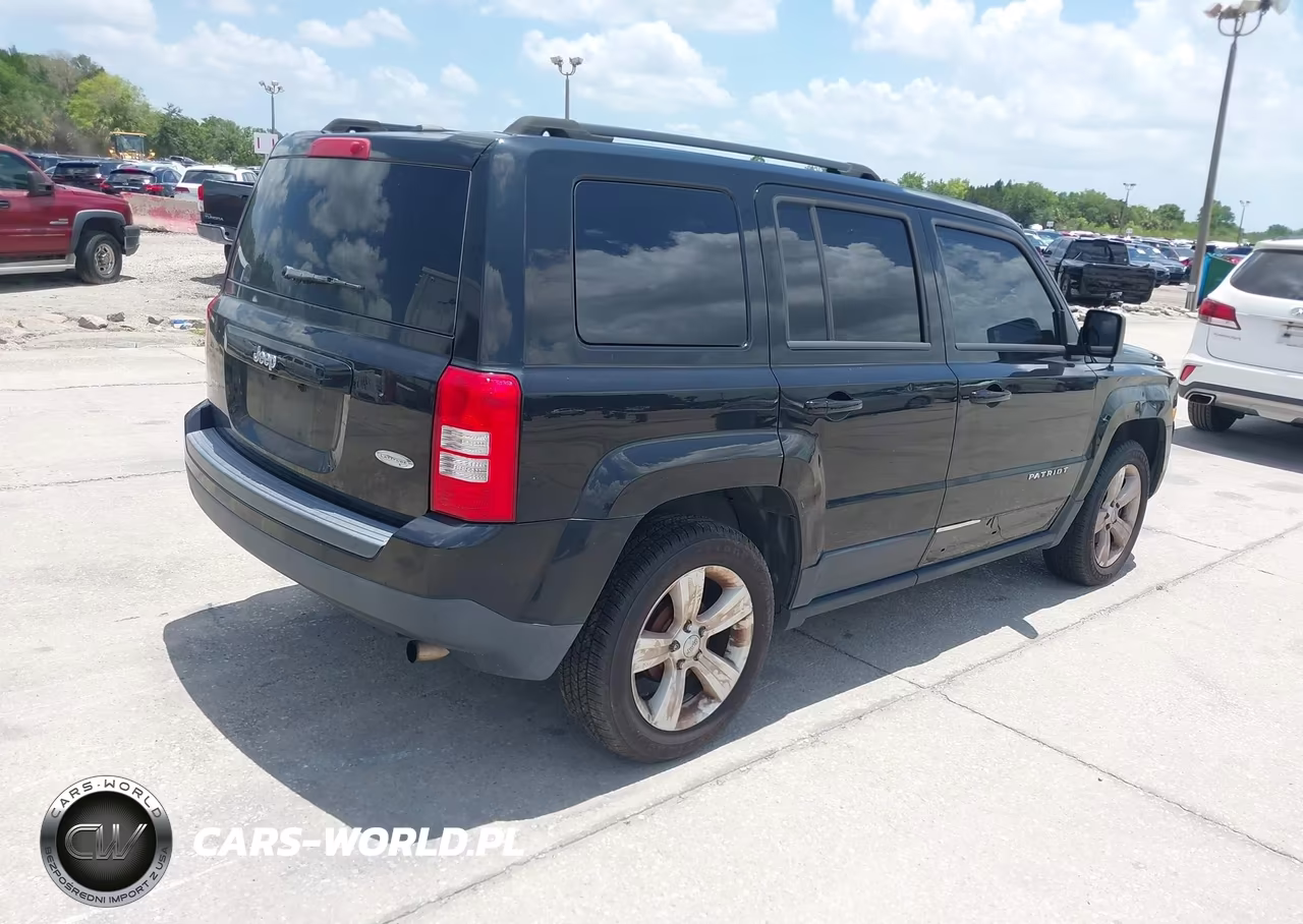 2016 Jeep Patriot Latitude VIN:1C4NJPFA9GD812458 - 4