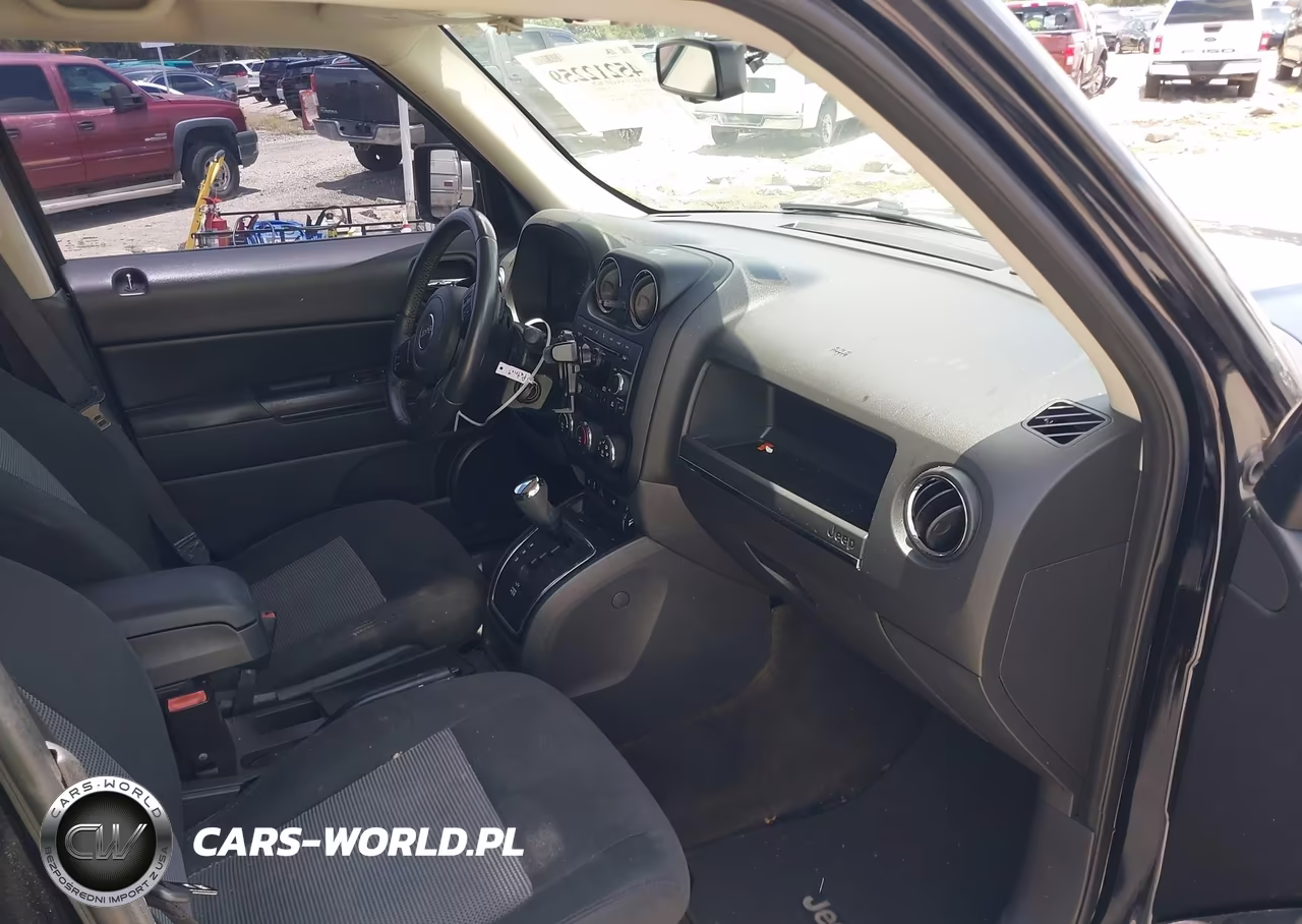 2016 Jeep Patriot Latitude VIN:1C4NJPFA9GD812458 - 5