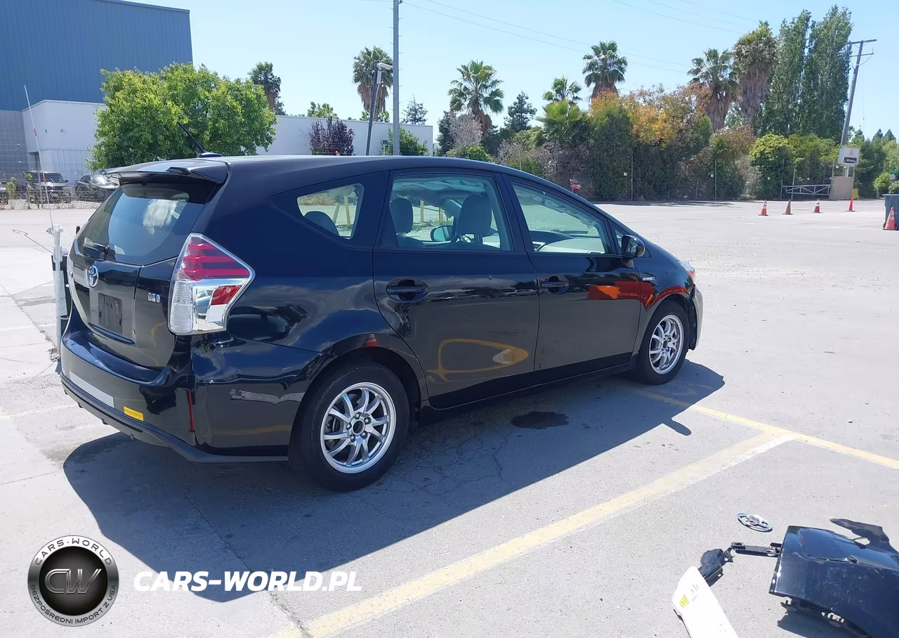 2017 Toyota Prius V Four VIN:JTDZN3EU3HJ060608 - 4