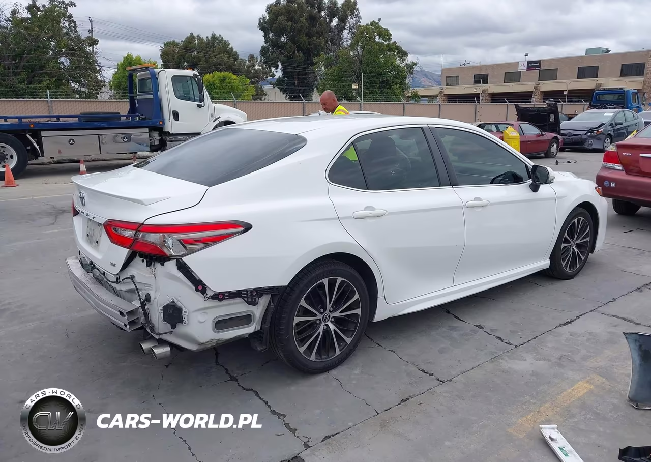 2018 Toyota Camry Se VIN:JTNB11HK3J3003598 - 4