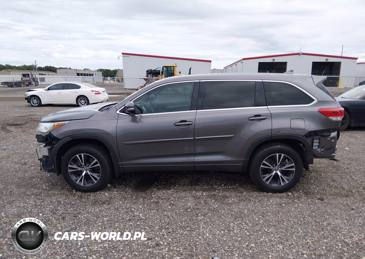 2017 Toyota Highlander Le Plus VIN:5TDZZRFH2HS197910 - 15