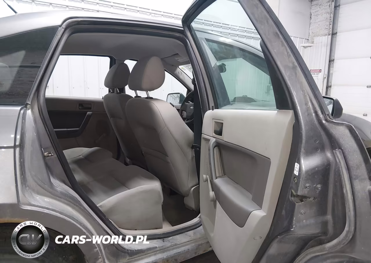 2010 Ford Focus S VIN:1FAHP3EN7AW230563 - 8