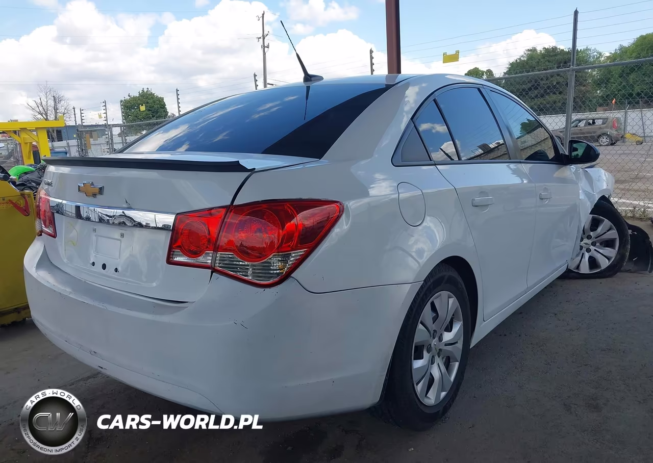 2014 Chevrolet Cruze Ls Auto VIN:1G1PA5SG5E7371701 - 4