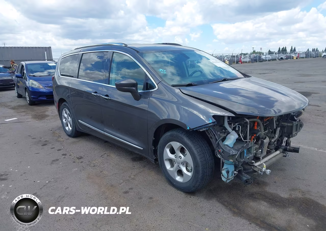 2018 Chrysler Pacifica Hybrid Touring L