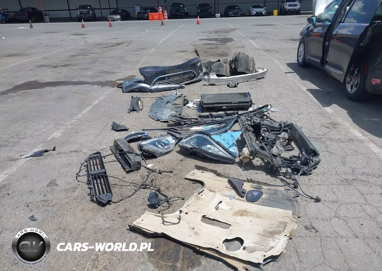 2018 Chrysler Pacifica Hybrid Touring L VIN:2C4RC1L79JR236831 - 12