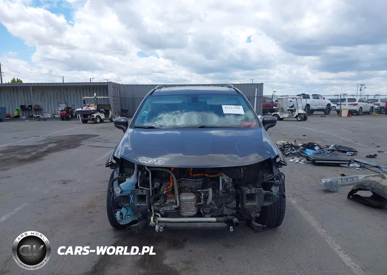 2018 Chrysler Pacifica Hybrid Touring L VIN:2C4RC1L79JR236831 - 13