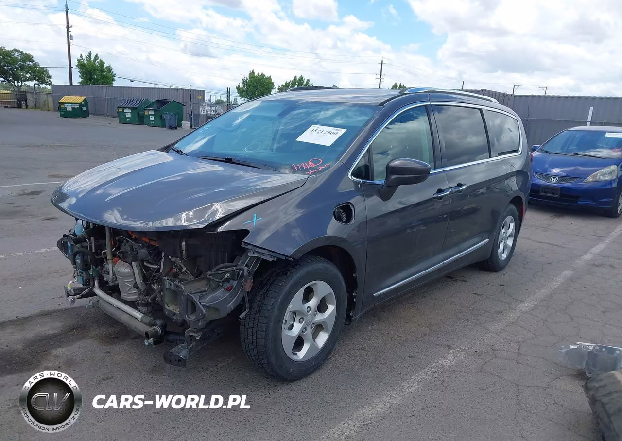 2018 Chrysler Pacifica Hybrid Touring L VIN:2C4RC1L79JR236831 - 2