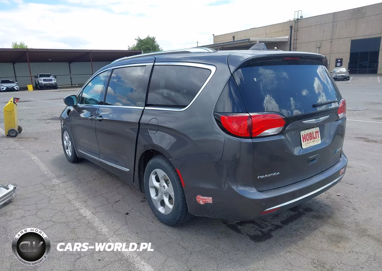 2018 Chrysler Pacifica Hybrid Touring L VIN:2C4RC1L79JR236831 - 3