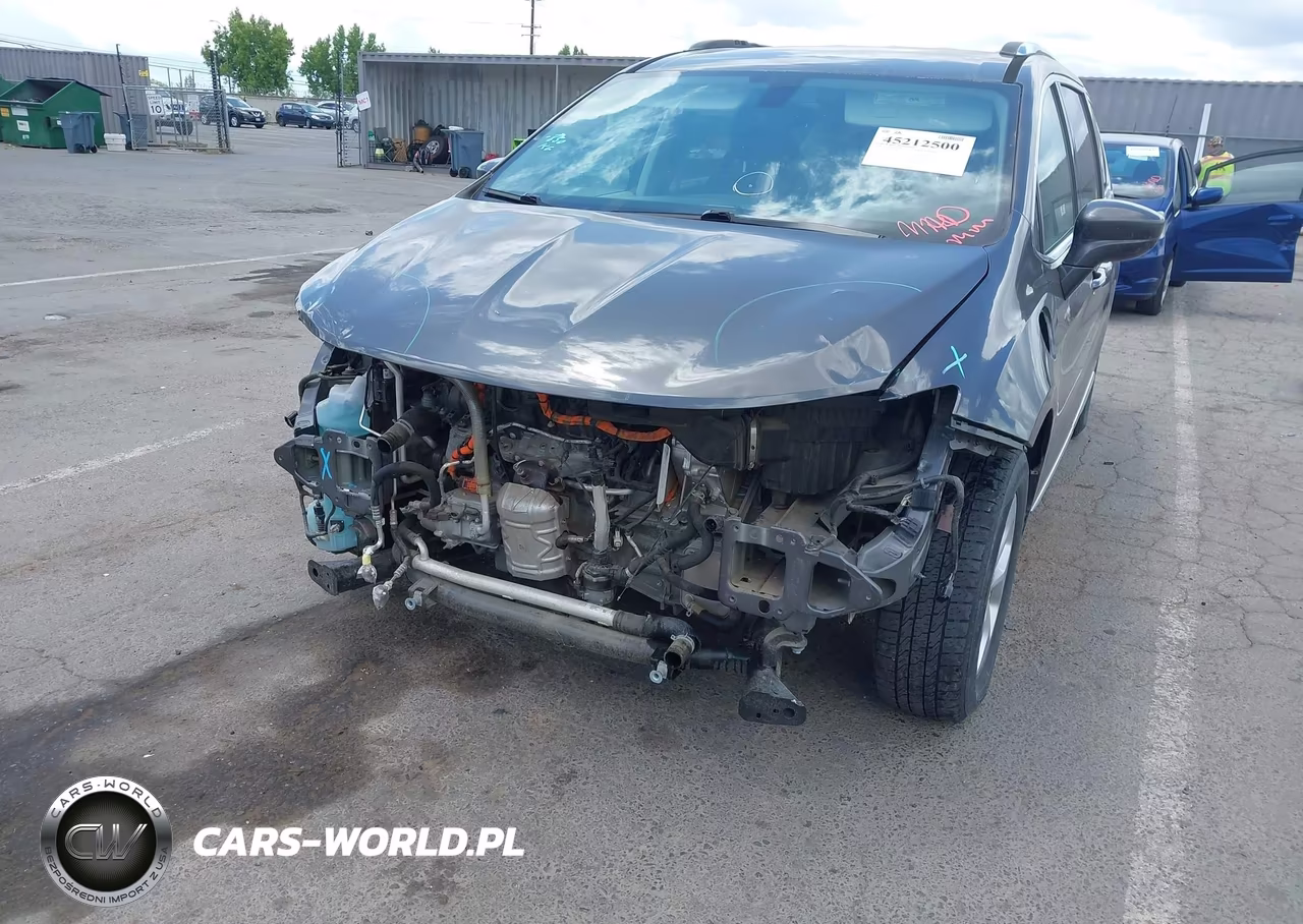 2018 Chrysler Pacifica Hybrid Touring L VIN:2C4RC1L79JR236831 - 6