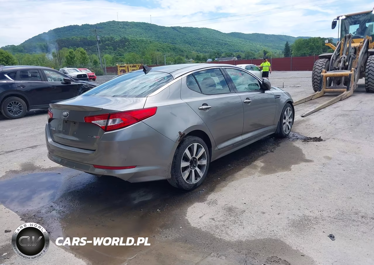 2013 Kia Optima Sx VIN:5XXGR4A61DG181323 - 4