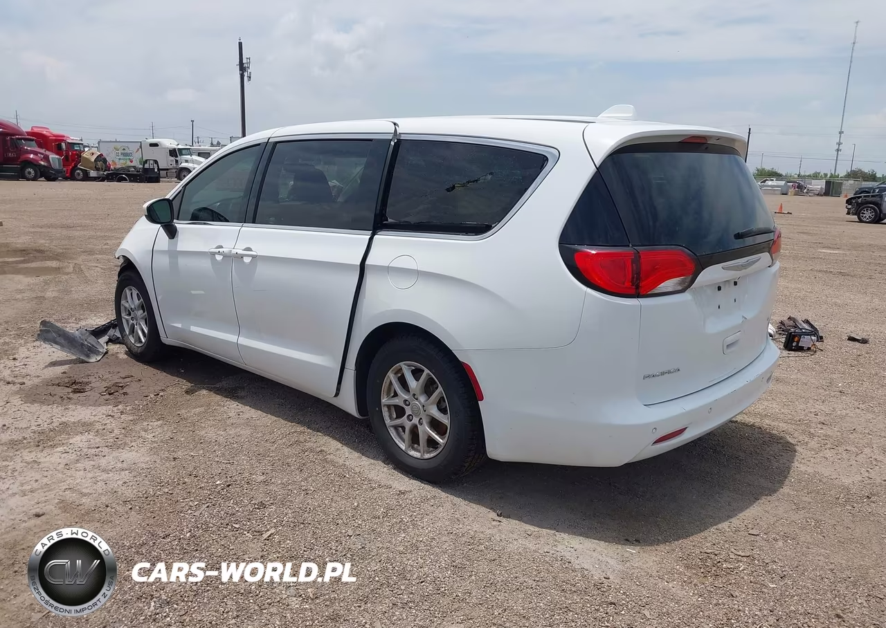 2017 Chrysler Pacifica Touring VIN:2C4RC1DG5HR703591 - 3