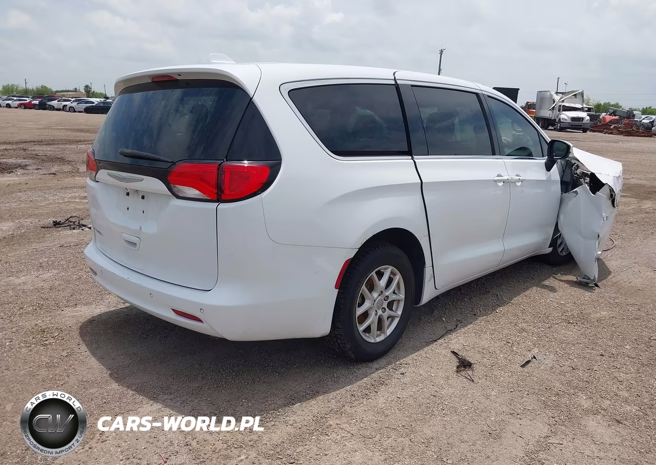 2017 Chrysler Pacifica Touring VIN:2C4RC1DG5HR703591 - 4