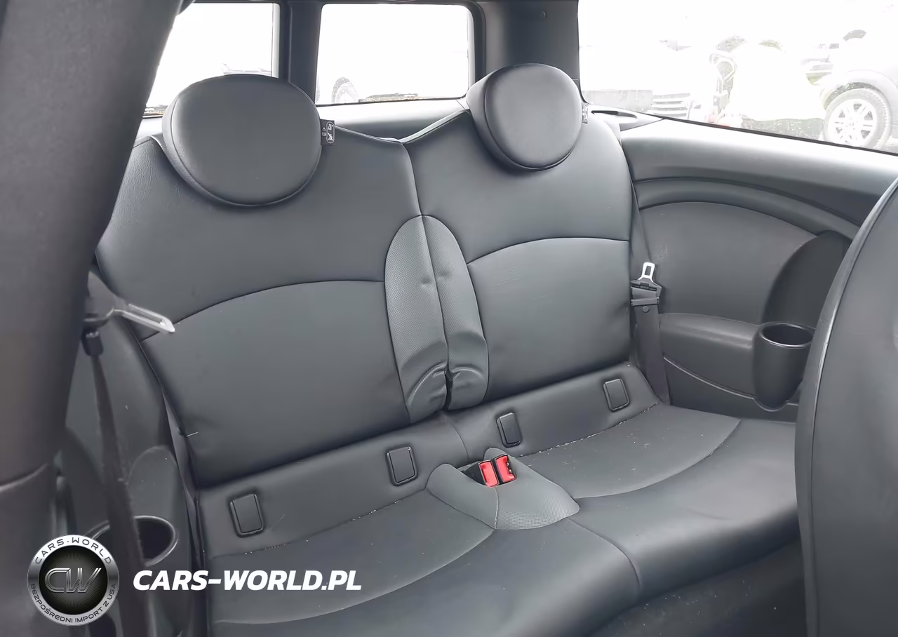 2008 Mini Cooper Clubman VIN:WMWML335X8TN66675 - 8