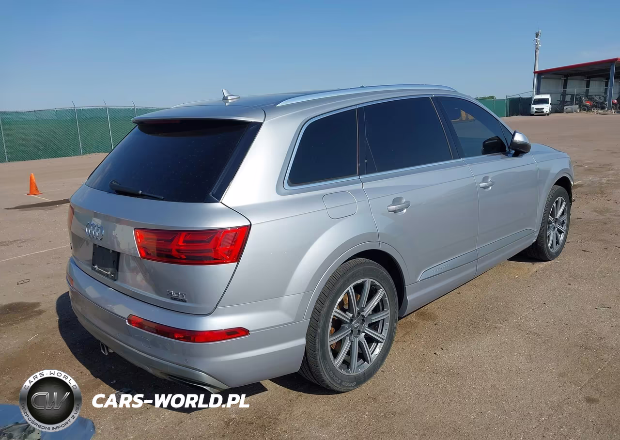 2017 Audi Q7 3.0T Premium VIN:WA1LAAF7XHD048012 - 4