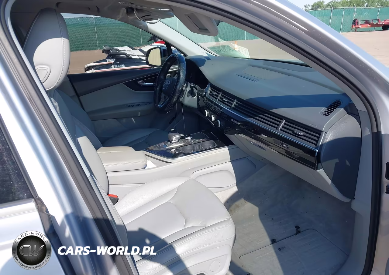 2017 Audi Q7 3.0T Premium VIN:WA1LAAF7XHD048012 - 5