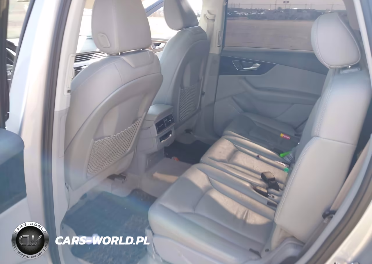 2017 Audi Q7 3.0T Premium VIN:WA1LAAF7XHD048012 - 8