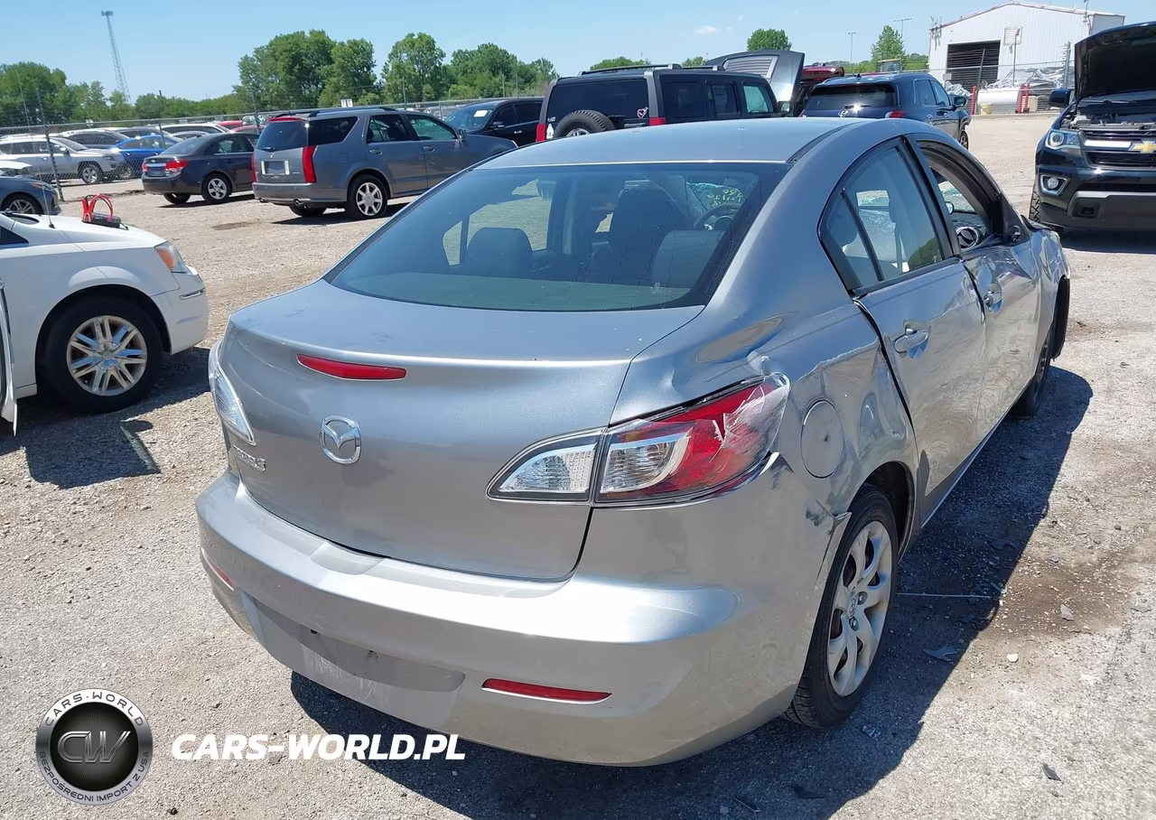 2012 Mazda Mazda3 I Sport VIN:JM1BL1UF7C1528248 - 4
