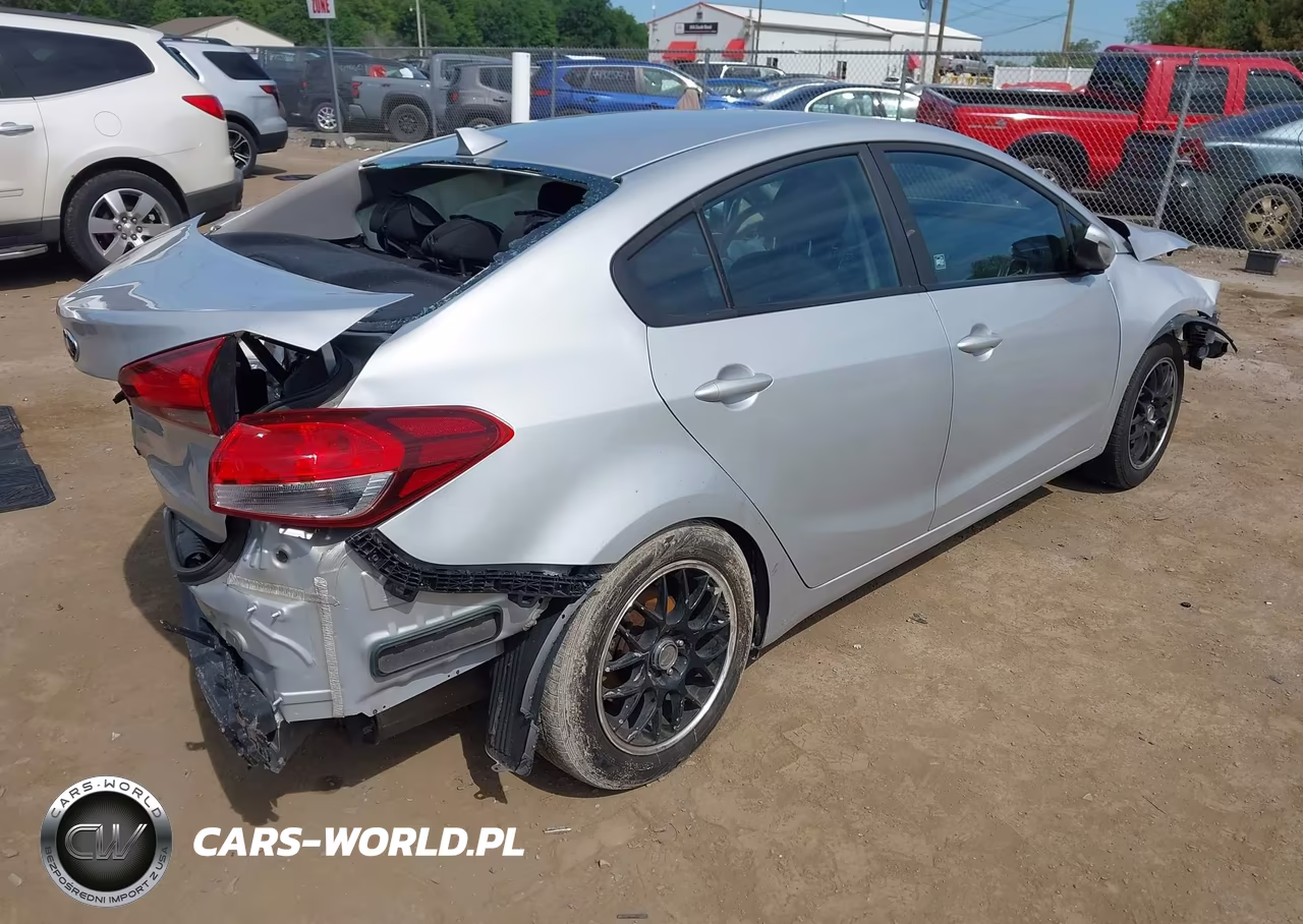 2018 Kia Forte Lx VIN:3KPFK4A74JE226106 - 4