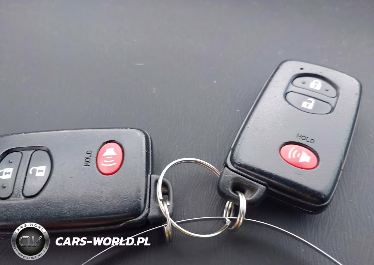 2015 Toyota Prius Two VIN:JTDKN3DU2F2001009 - 11