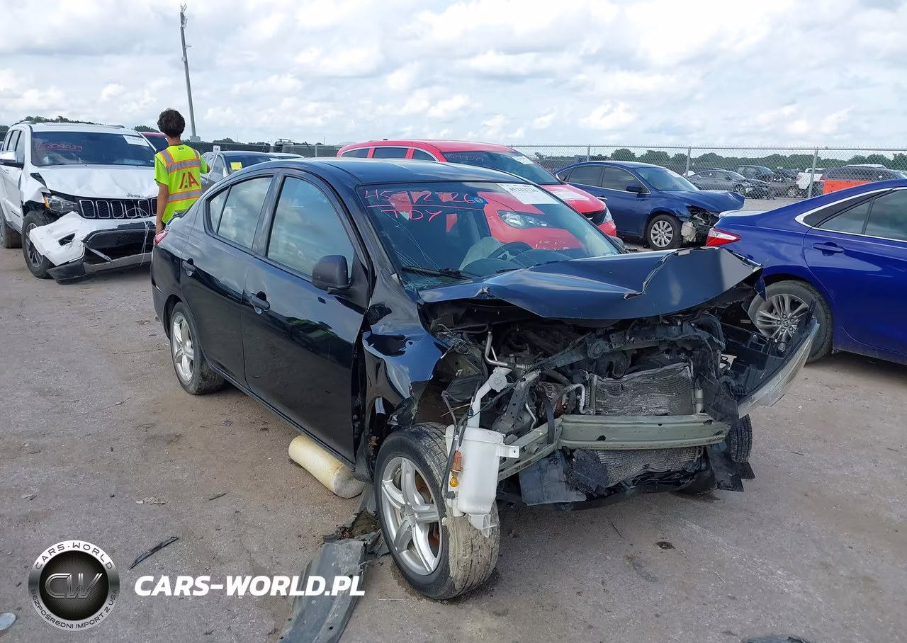 2015 Nissan Versa 1.6 S+ – zdjęcie 1 z 16