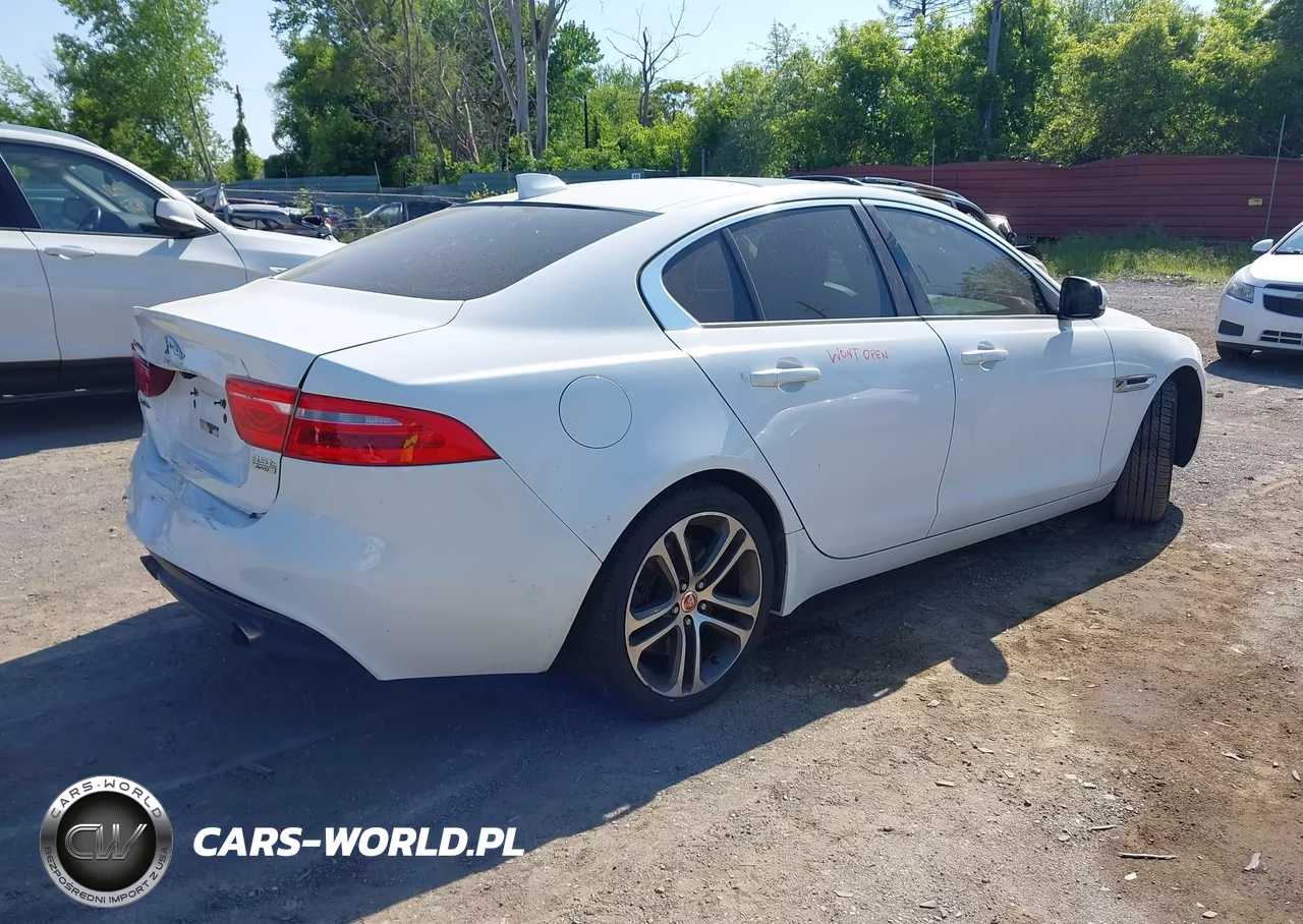 2017 Jaguar Xe 35T Premium VIN:SAJAJ4BV1HA953308 - 4