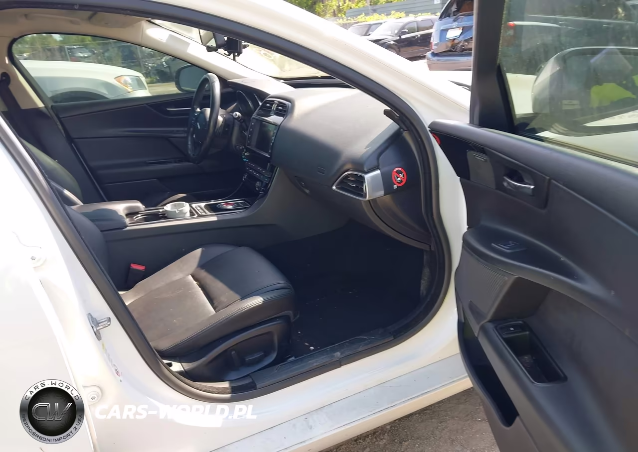2017 Jaguar Xe 35T Premium VIN:SAJAJ4BV1HA953308 - 5
