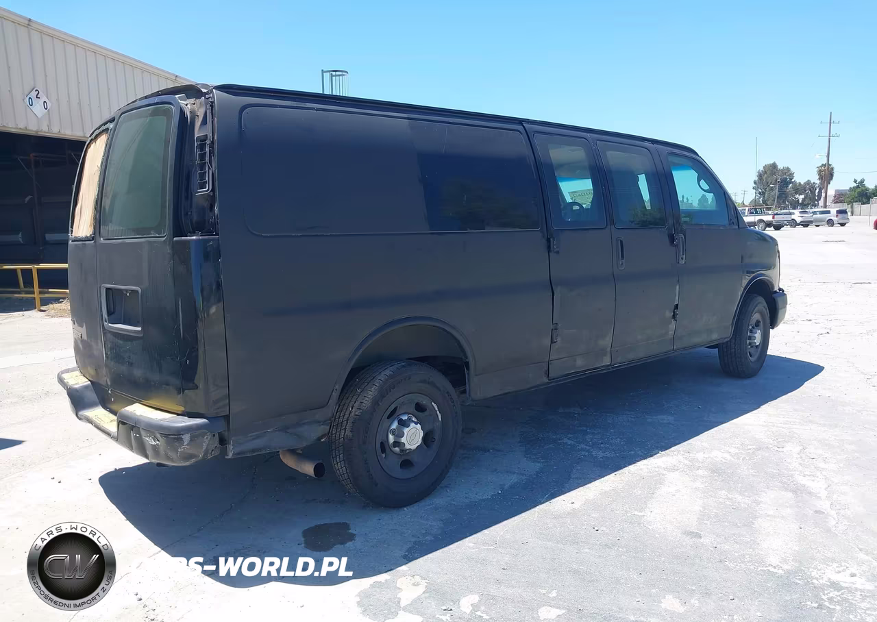 2010 Chevrolet Express 2500 Work Van VIN:1GCZGGBA5A1164924 - 4